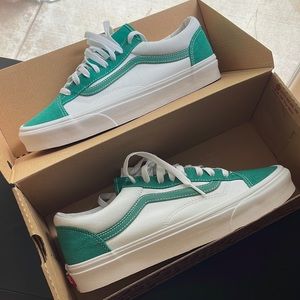Vans Style 36 (Old Skool looks) White & Teal New with box Size 9.5 Men